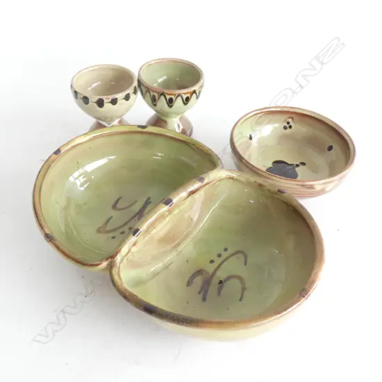 4 PCES SIDNEY TUSTIN WINCHCOMBE POTTERY; 2 EGGCUPS & 2 DISHES L.185mm