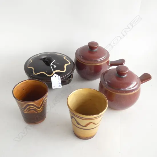 5 PCES SIDNEY TUSTIN WINCHCOMBE POTTERY; 2 LIDDED RAMEKINS, 2 CUPS, LIDDED DISH 140mm (all A/F)