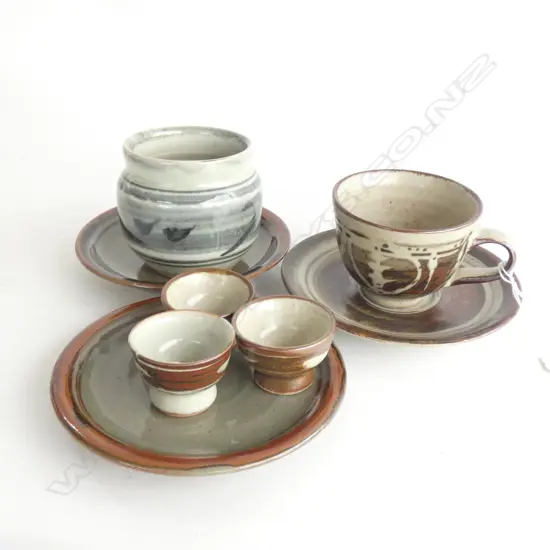 CREWENNA POTTERY (HARRY & MAY DAVIS) C/S, 2 PLATES, 3 EGGCUPS, VASE H.80mm