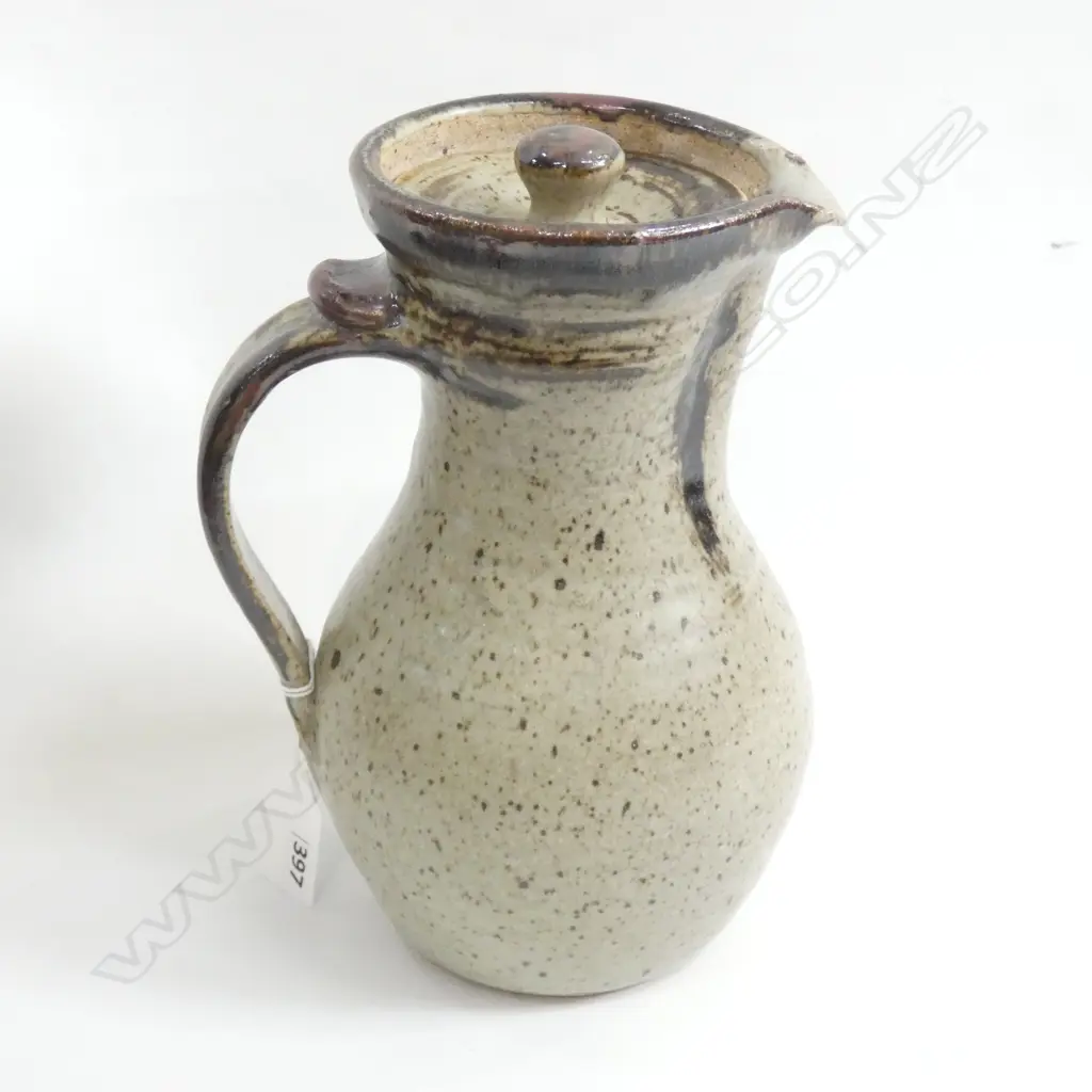 (19591) POTTERY LIDDED WATER JUG - ETCHED ON BASE JC(?) Image 1++