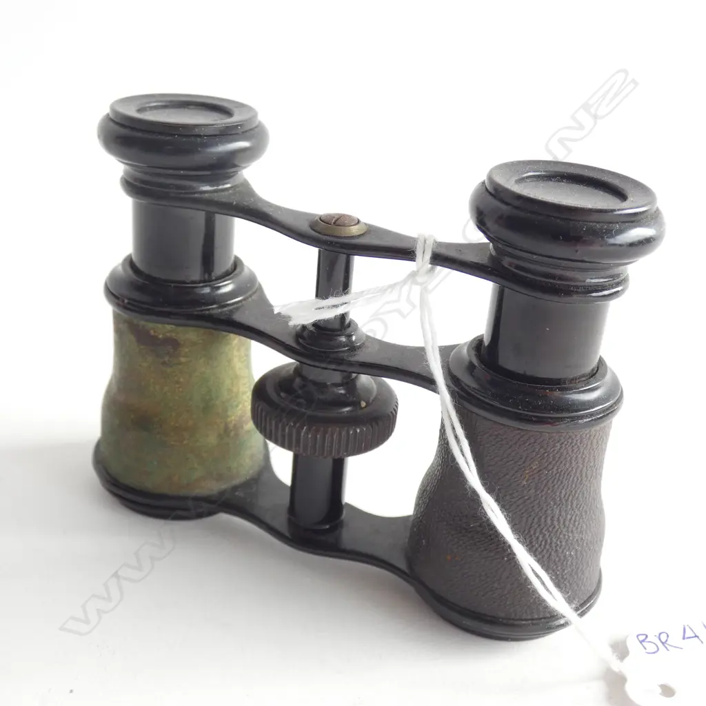 PR OPERA GLASSES - WEAR TO LEATHER AROUND ONE LENS  Image 1++