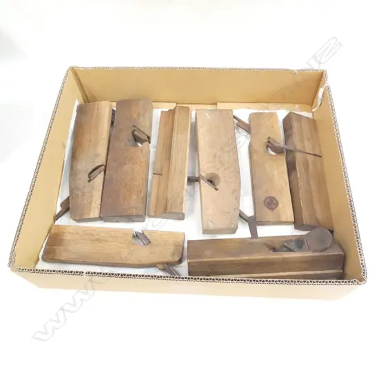 8 OAK WOOD JAPANESE CARPENTER’S PLANES