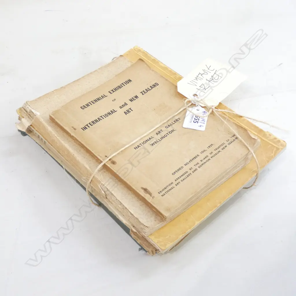 COLLECTION OF BOOKS; VINTAGE NZ ART Image 1++