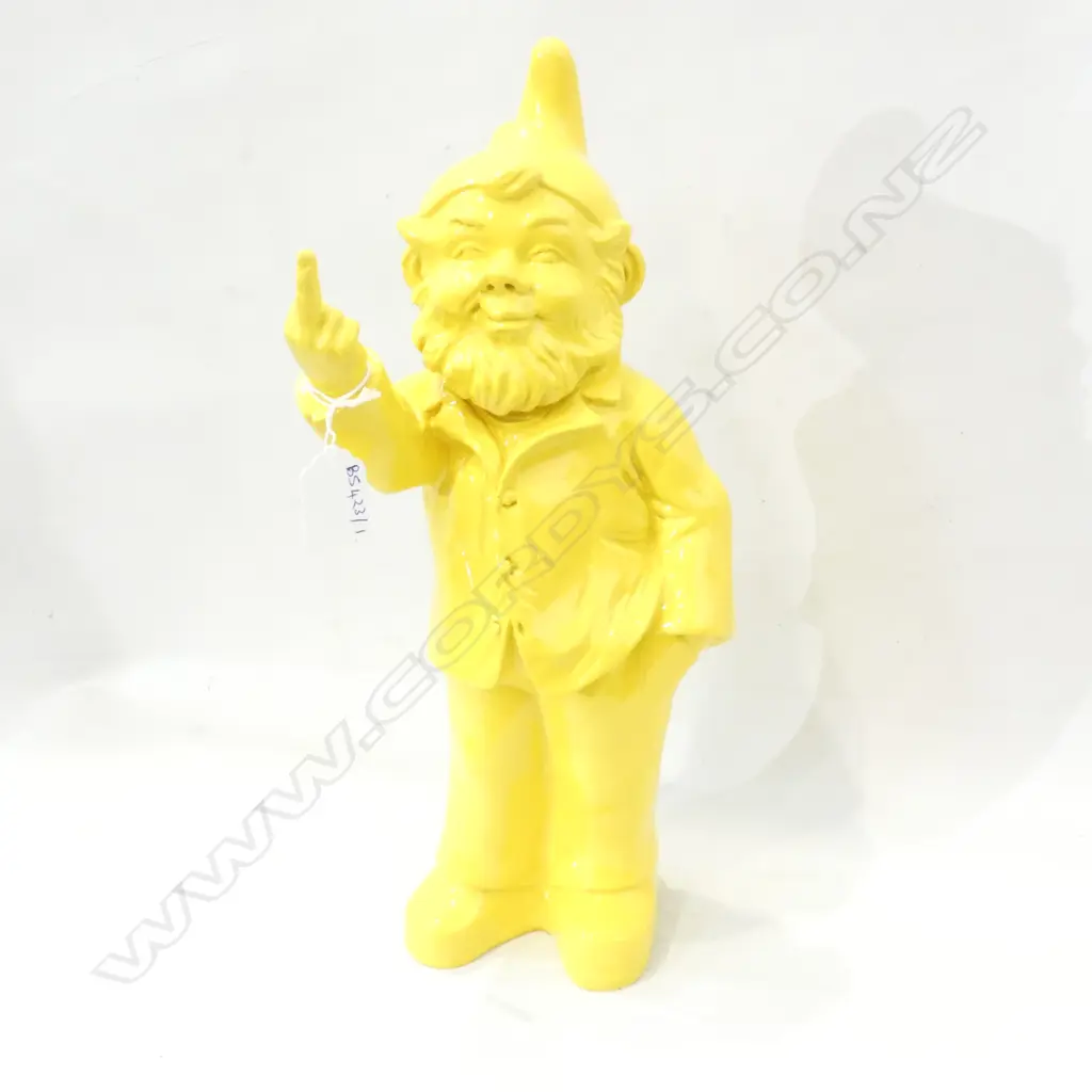 YELLOW GNOME GIVING THE FINGER H.350mm Image 1++