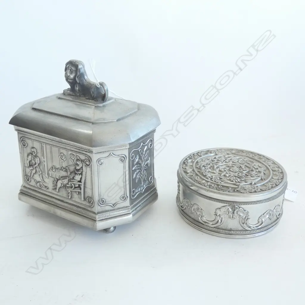 ENGLISH PEWTER LIDDED DISH - LION HANDLE L. 135MM & SELANGOR PEWTER ROUND CONTAINER DIA  105MM Image 1++