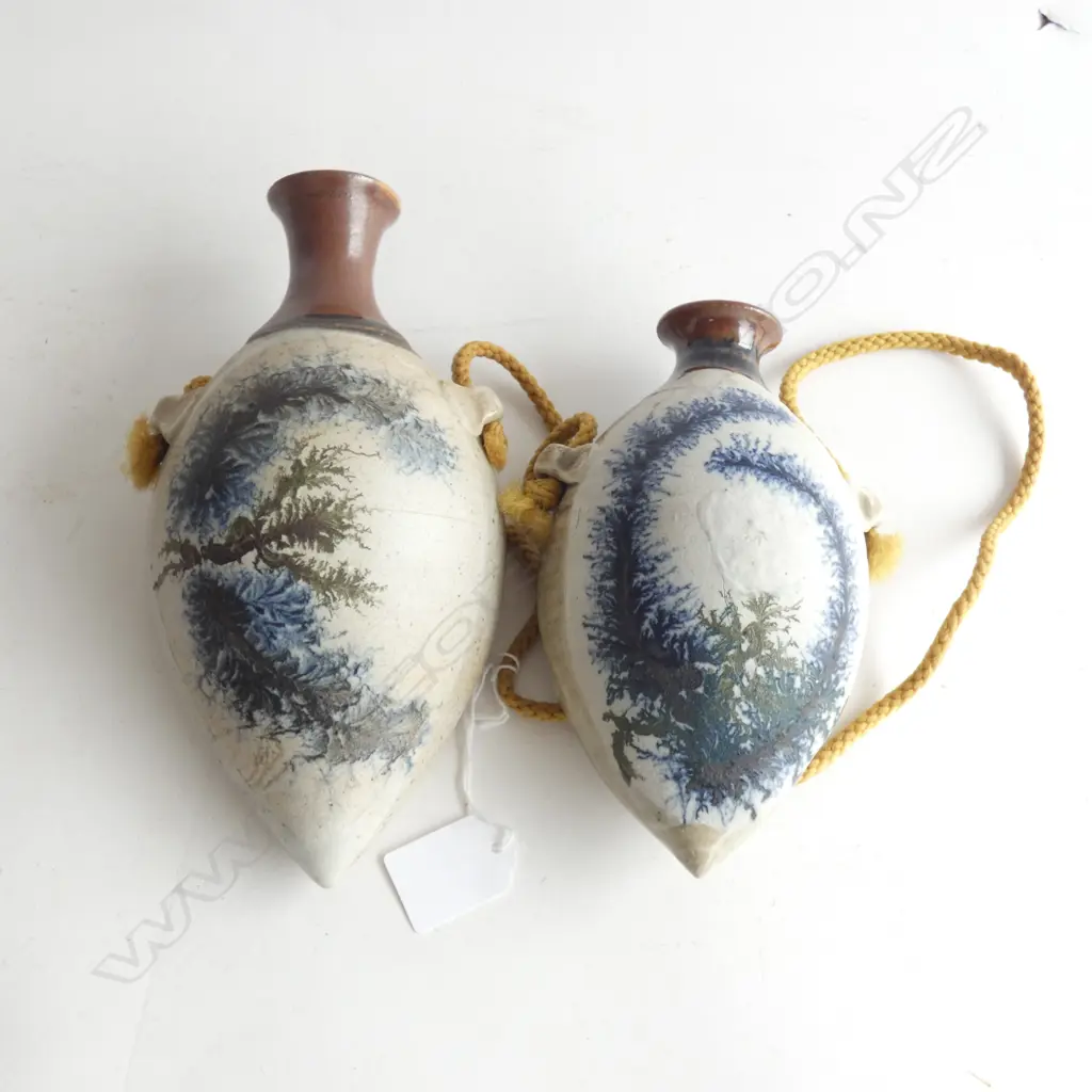 PR STUDIO POTTERY WALL FLASKS H.210mm Image 1++