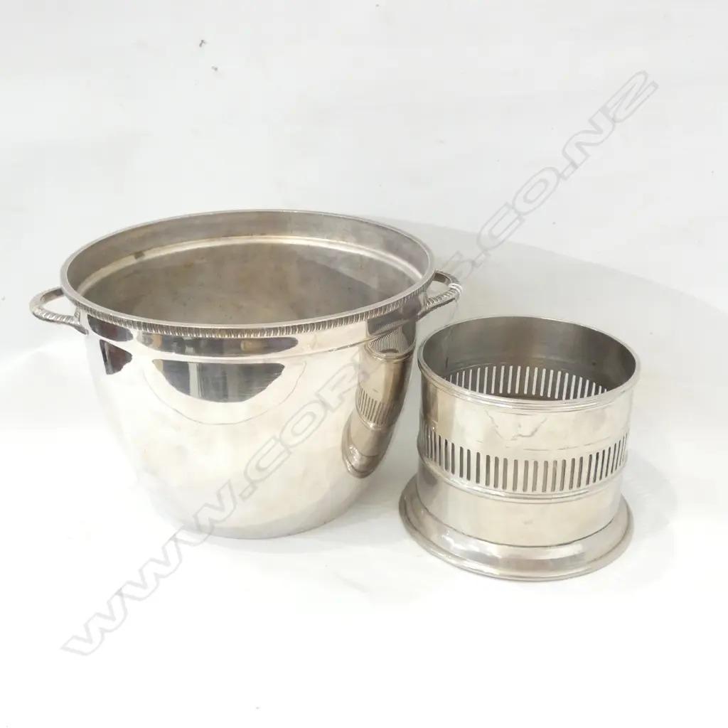 WALKER & HALL SILVER PLATE ICE BUCKET (DIA 200MM)& WINE BOTTLE COASTER  Image 1++