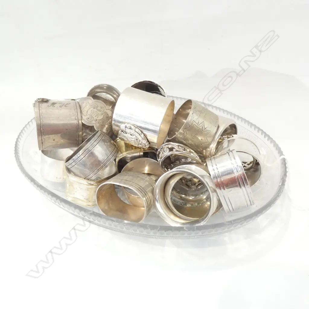 GLASS DISH OF 30 ASST SILVER PLATE NAPKIN RINGS  Image 1++