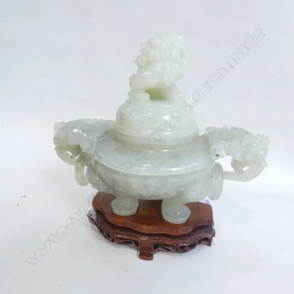 MODERN JADE ORIENTAL LIDDED KORU, H 200MM (INCL WOODEN STAND STAND A/F) Image 1++