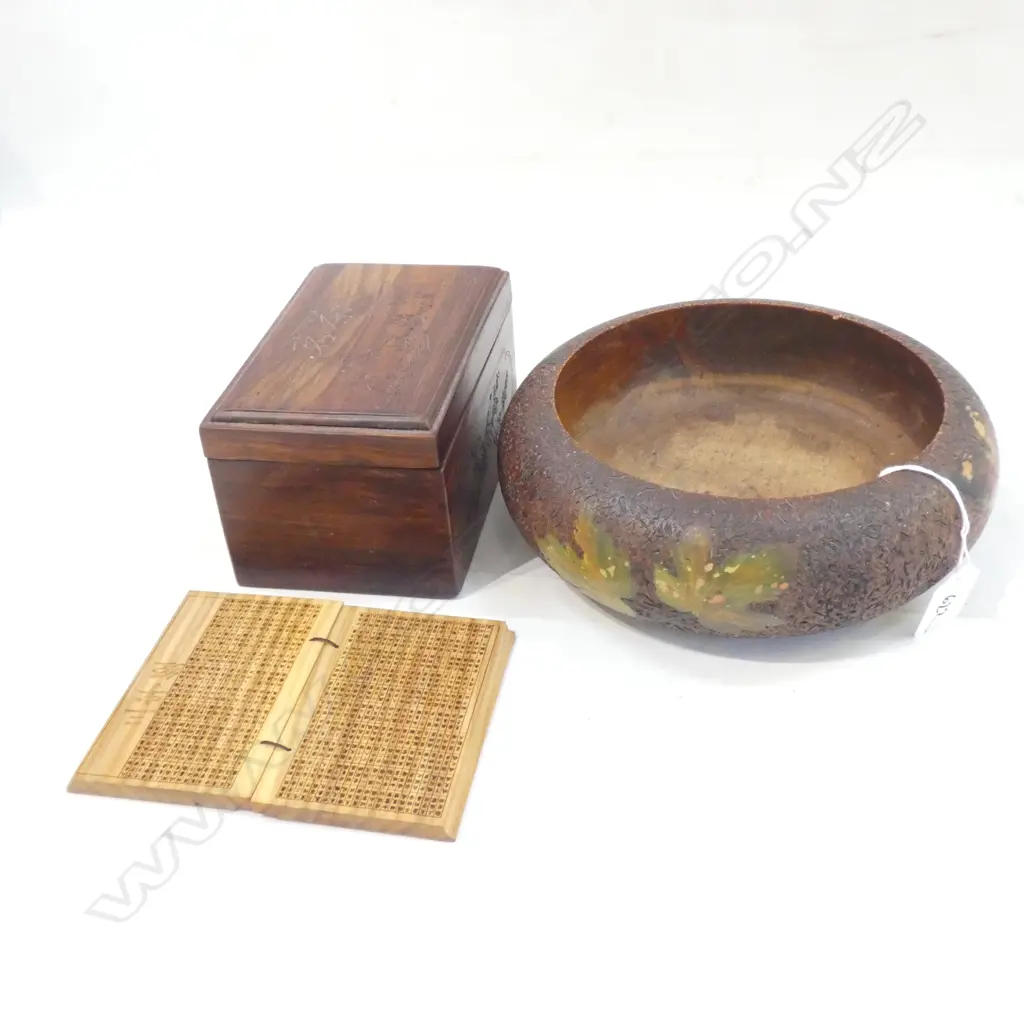 CARVED & PAINTED WOODEN BOWL (DIA 220MM) & ORIENTAL BOX (L155MM)INCL CONTENTS (TEA?) Image 1++