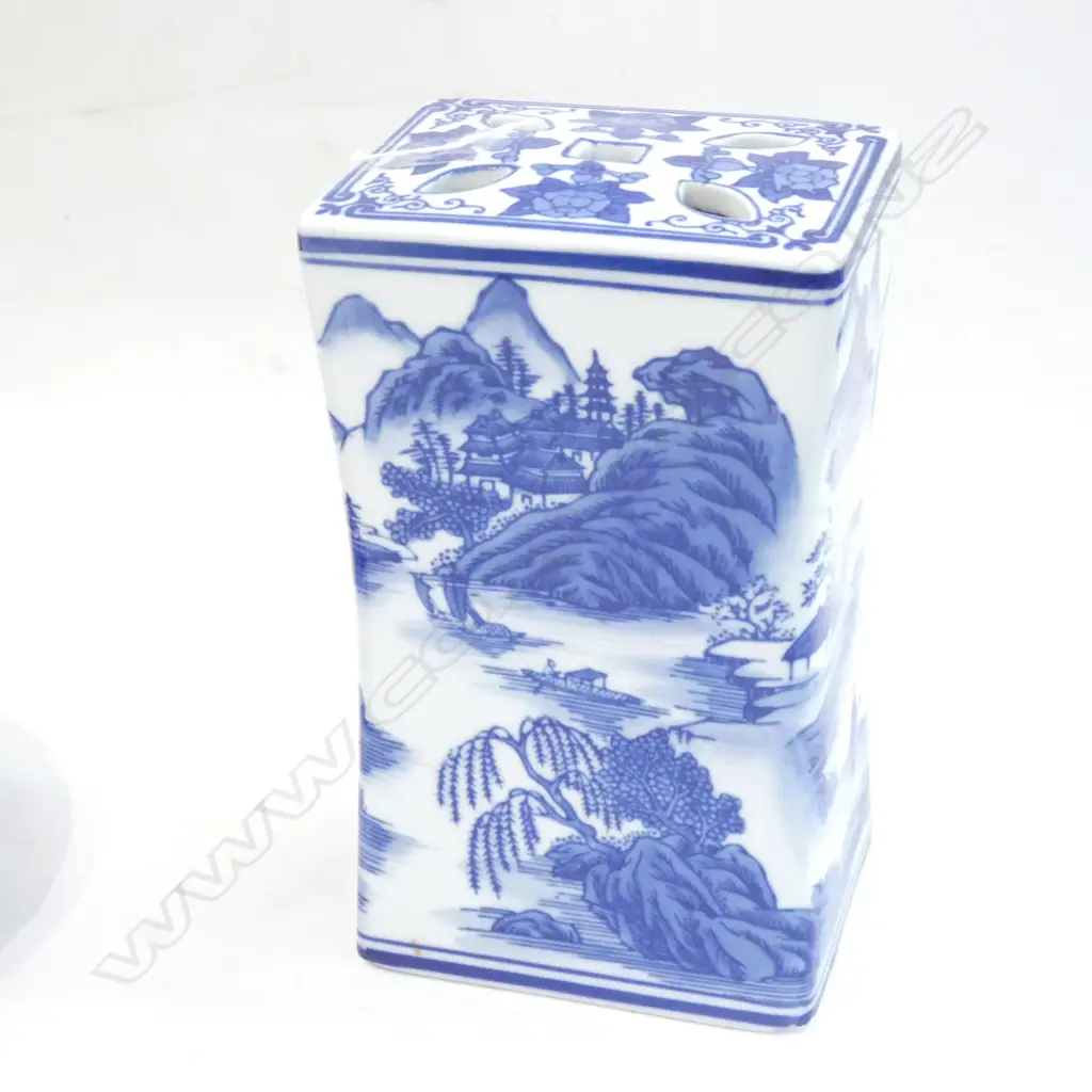 BLUE & WHITE ORIENTAL CALLIGRAPHY BRUSH HOLDER  H 200MM Image 1++