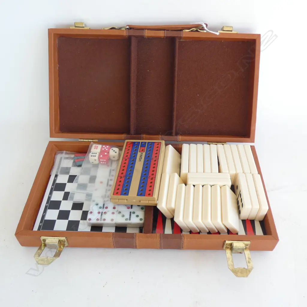 CASED GAMES SET Image 1++