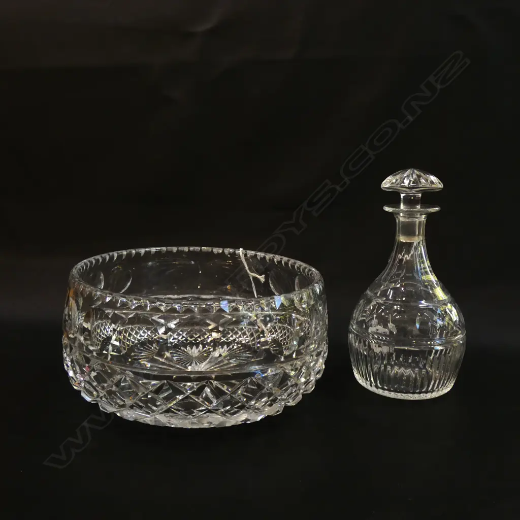 CRYSTAL BOWL DIA 200MM & SM GLASS BOTTLE W STOPPER H. 180MM Image 1++