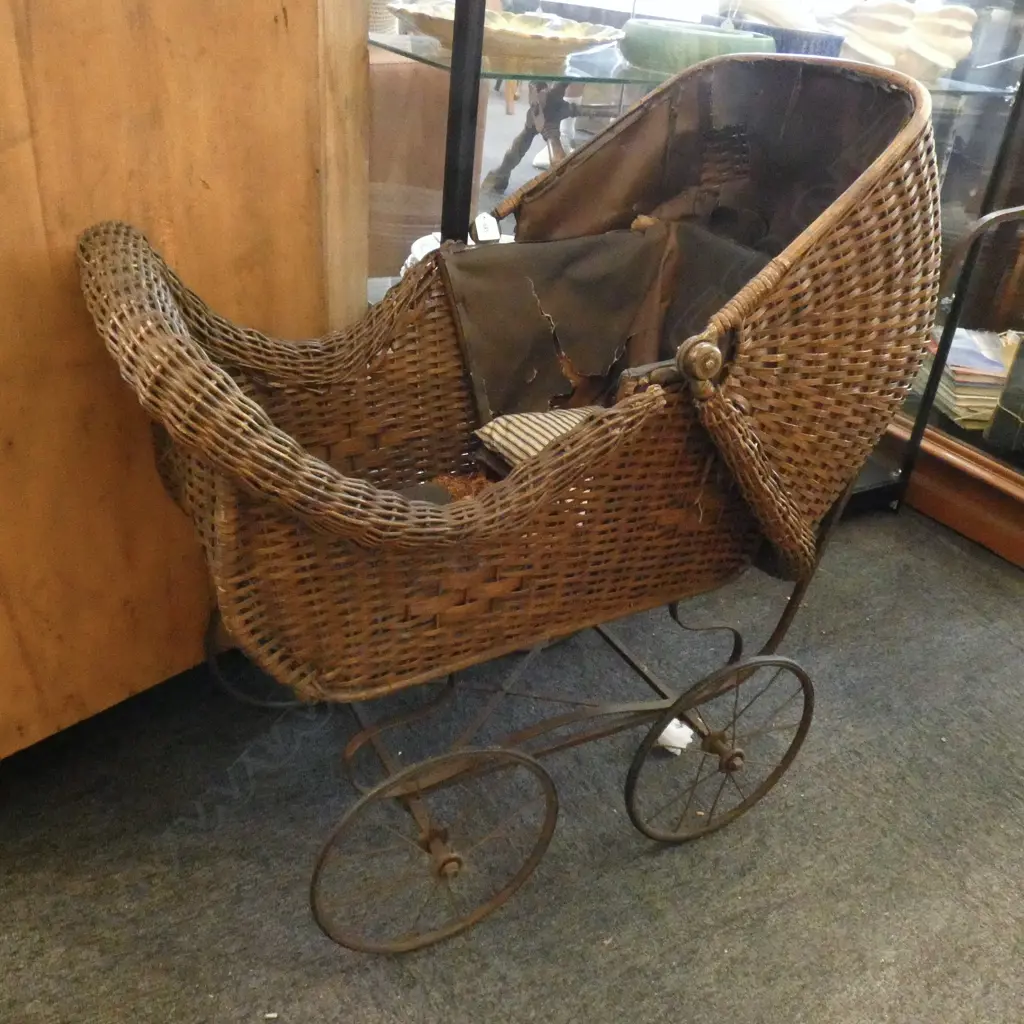 VICTORIAN WICKER PRAM - IN NEED OF TLC L 710MM Image 1++