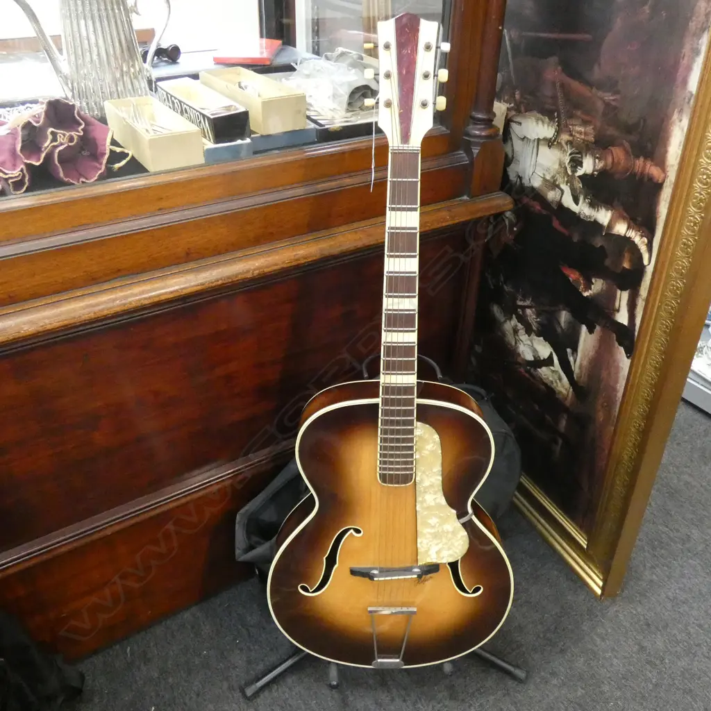 HOFNER SUNBURST GUITAR W STAND & SOFT CASE Image 1++