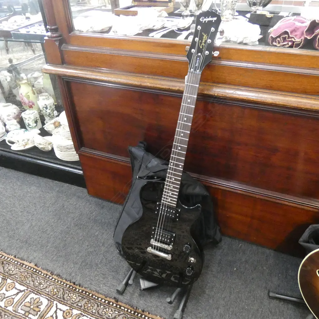 EPIPHONE SPECIAL EDITION 11 ELECTRIC GUITAR w STAND & SOFT CASE ETC. Image 1++