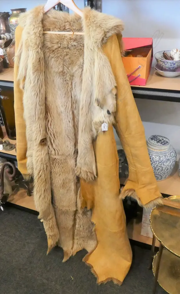 RETRO HIDE & FUR COAT  Image 1++