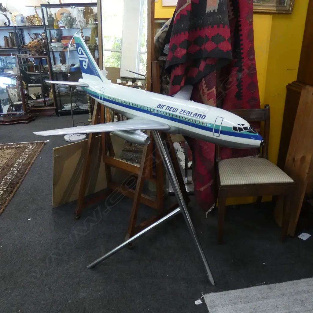AIR NZ PLANE ON STAND L.1200mm Image 1++