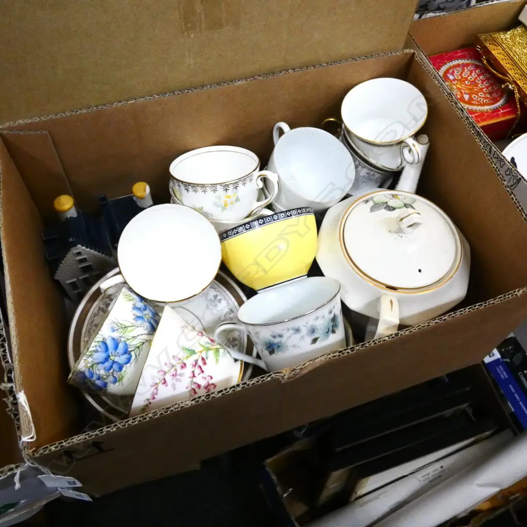 BOX LOT TRIOS / TEAPOT ETC.. Image 1++