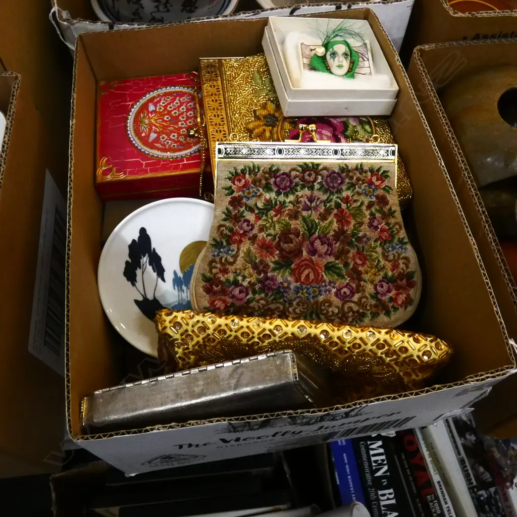 VINTAGE SEQUIN PURSES & BOXES ETC Image 1++