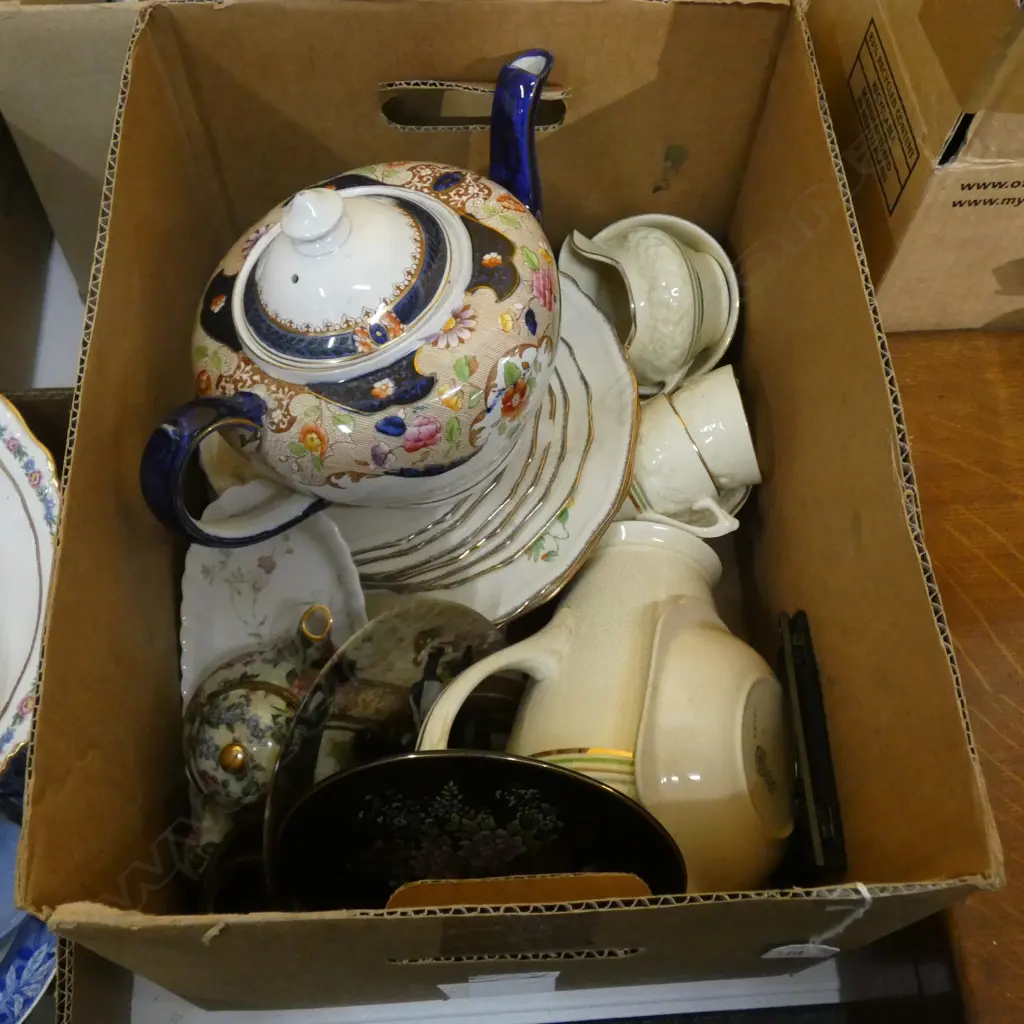 BOX VINTAGE CHINA PLATES / TEAPOT ETC. Image 1++