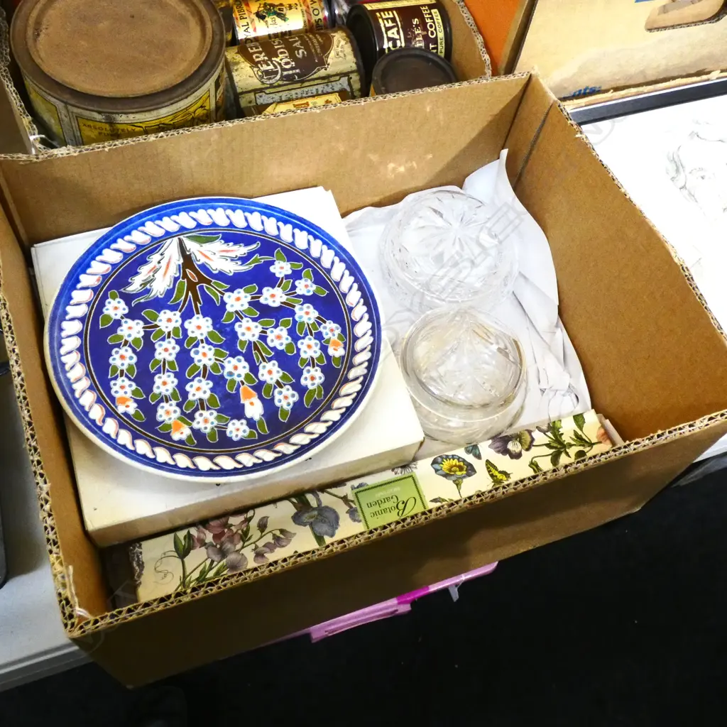 BOX LOT ASST INCL ROYAL DOULTON COLLECTOR PLATES; PORTMEIRION KNIFE ETC.. Image 1++
