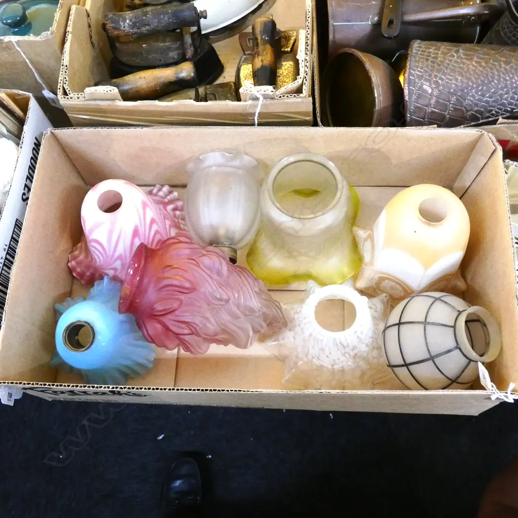 BOX LOT ANTIQUE & VINTAGE GLASS LIGHT SHADES Image 1++