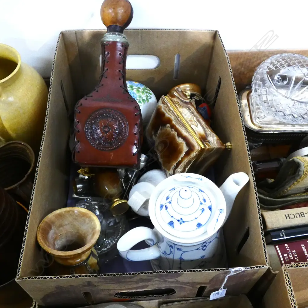 LOT ASST JUG/DECANTOR EP ETC Image 1++