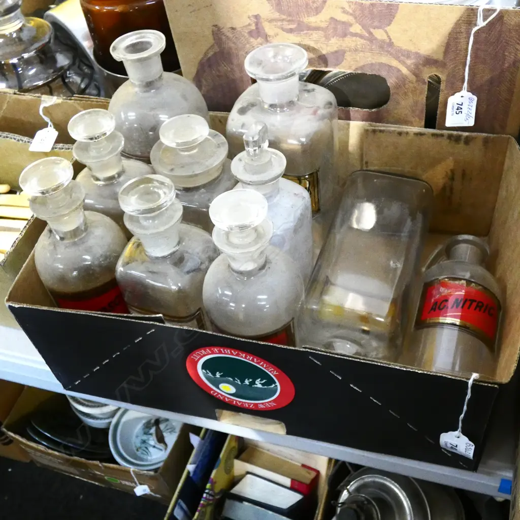 BOX 10 ANTIQUE PHARMACY BOTTLES  Image 1++