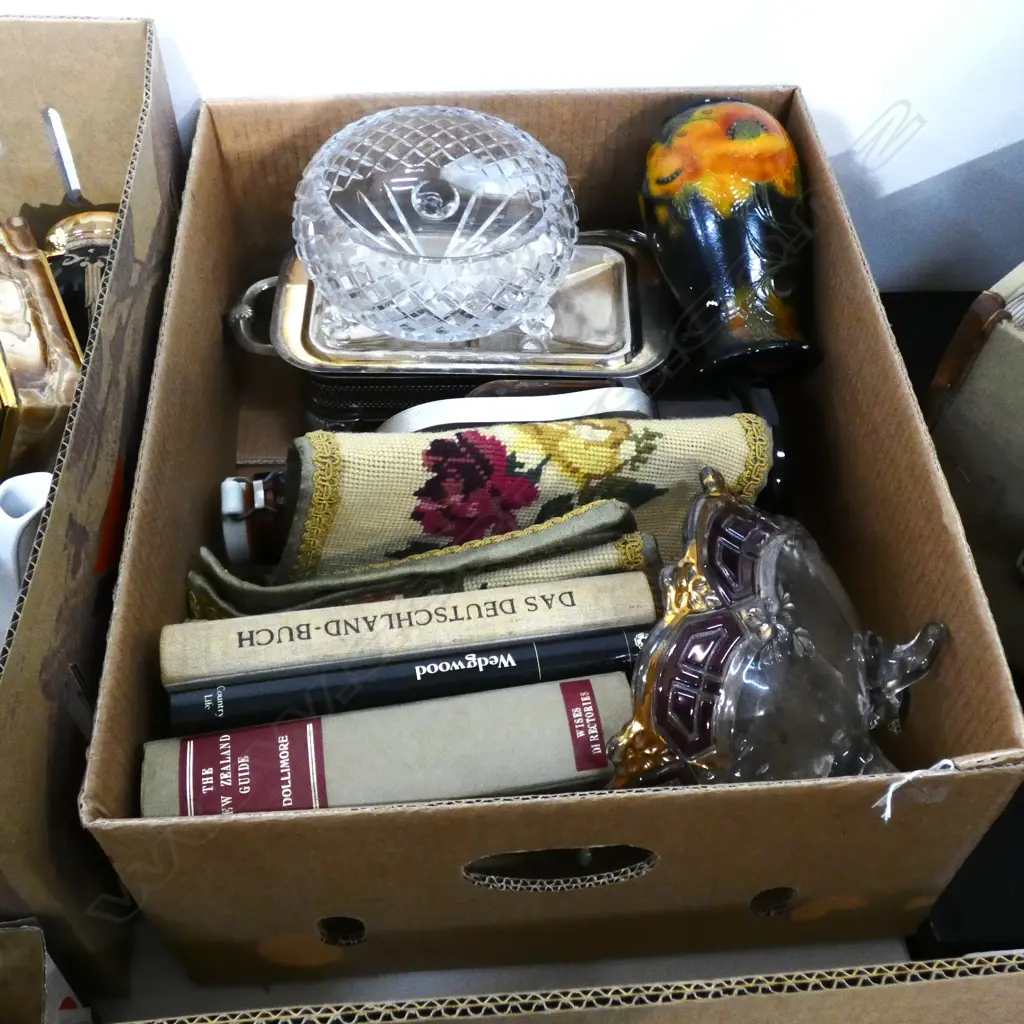 LOT ASST CRYSTAL/BOOKS/EP WARE ETC Image 1++