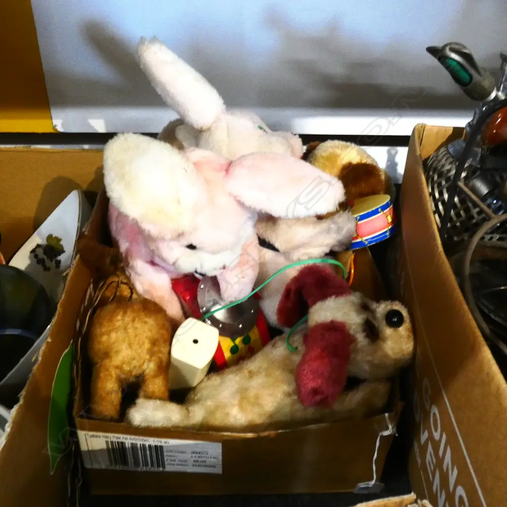 BOX VINTAGE BATTERY TOYS - DOGS & RABBITS Image 1++