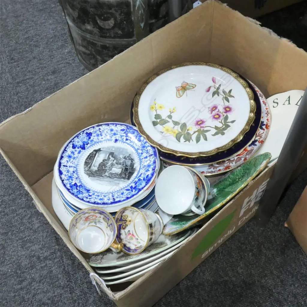 BOX ASST CHINA INCL. PLATES / CUPS / MAJOLICA ETC.. Image 1++