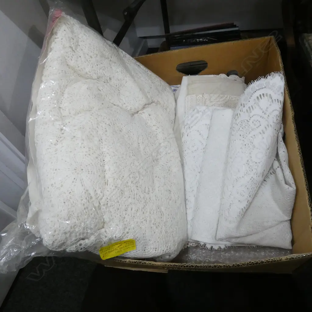 BOX LINEN / LACE ETC. INCL QUEEN BED HAND CROCHETED BEDSPREAD  Image 1++