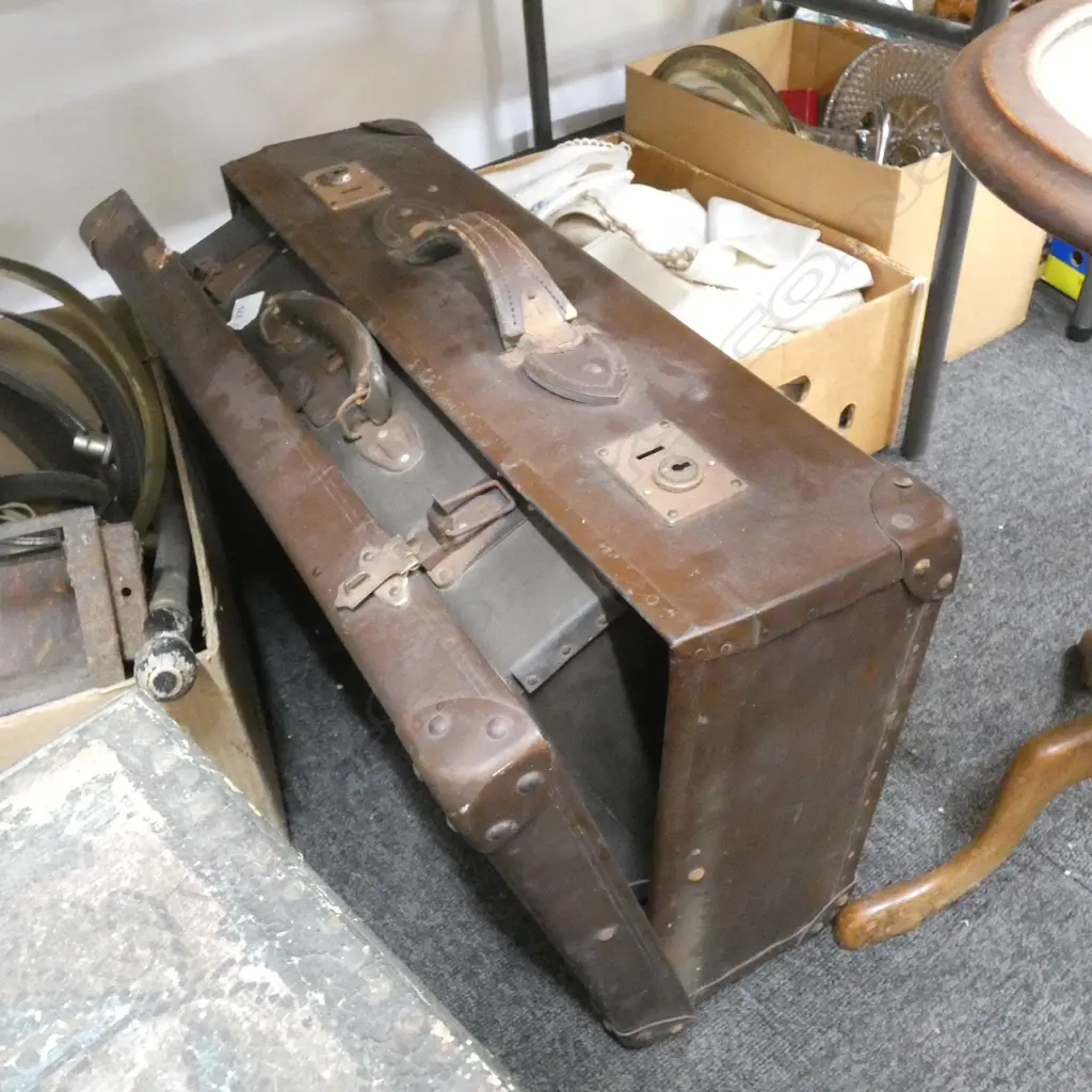 PAIR OF OLD TRUNKS Image 1++