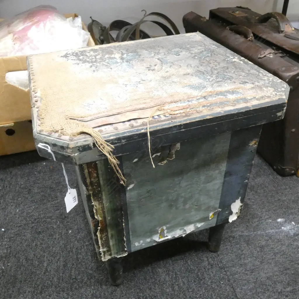 VINTAGE LIDDED BOX H.430mm Image 1++