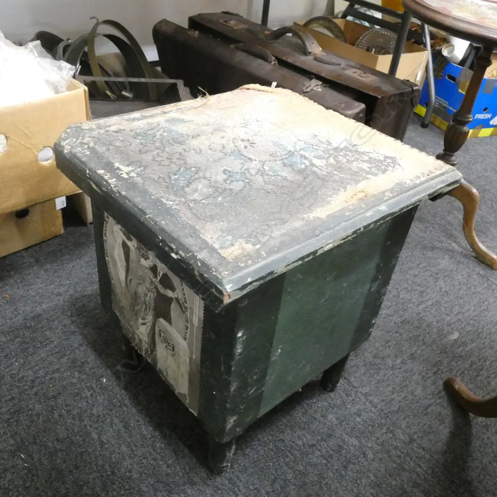 VINTAGE LIDDED BOX H.430mm Image 1++