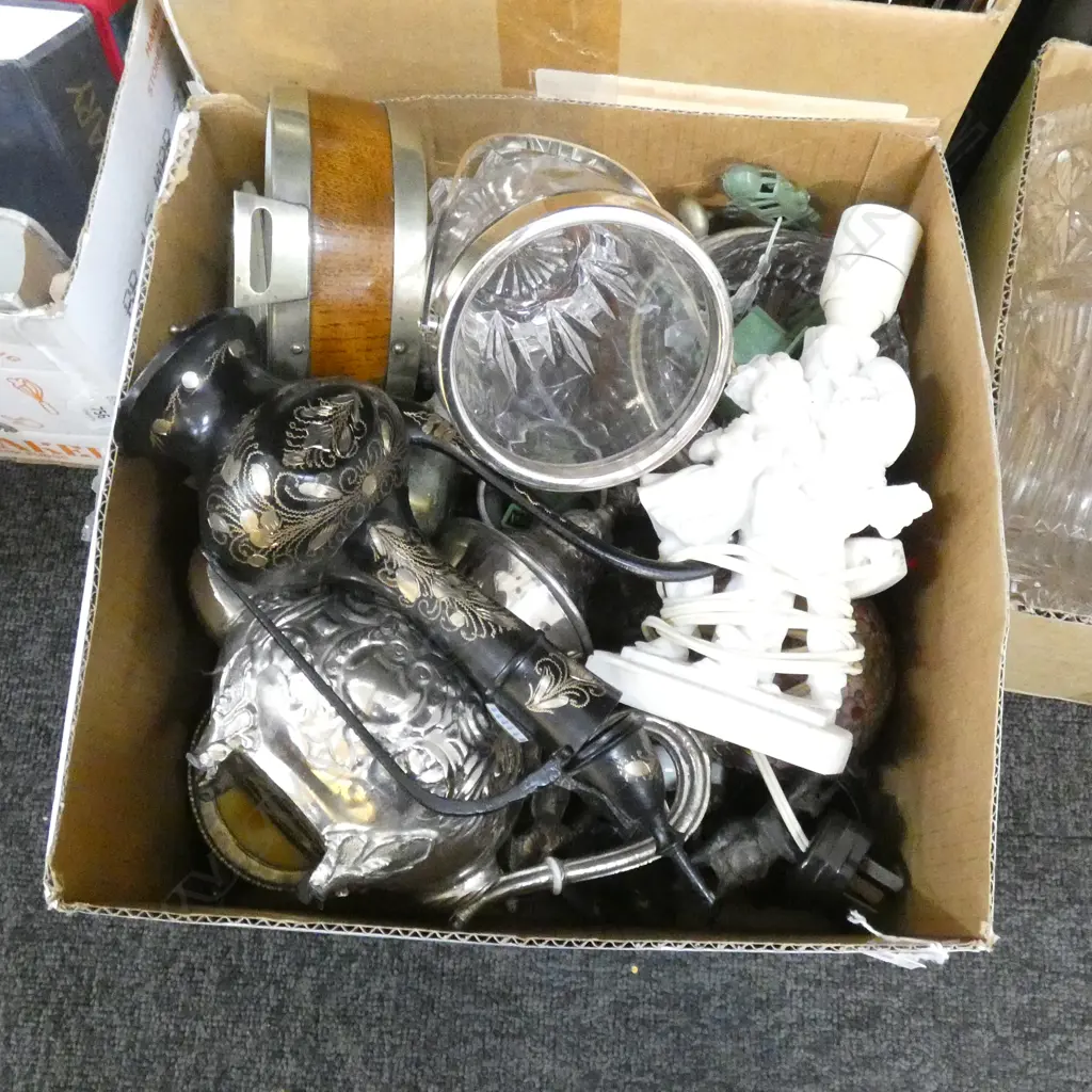 BOX LOT ASST INCL GLASS ICE BUCKET / LAMP BASE ETC. Image 1++