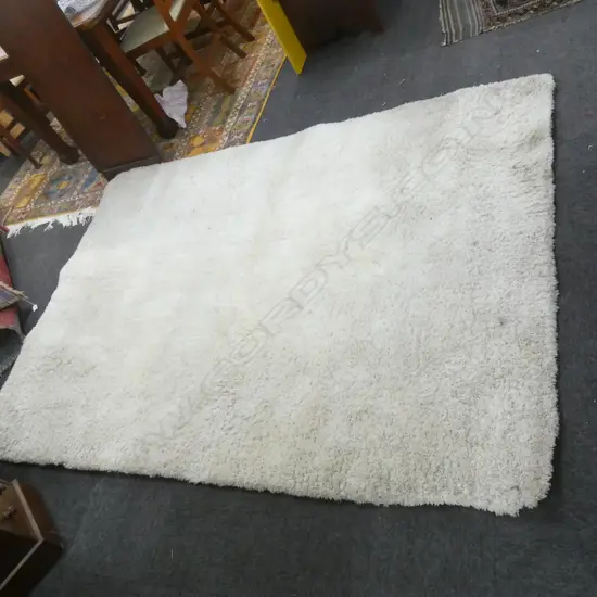 LARGE LONG PILE CONTEMPARY RUG W 1640 MM