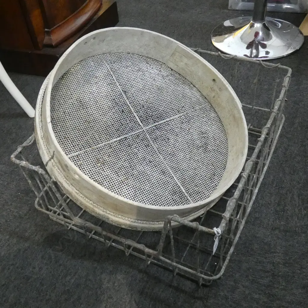 VINTAGE GARDEN SIEVE SEED SIFTER 520mm dia + METAL TRAY Image 1++
