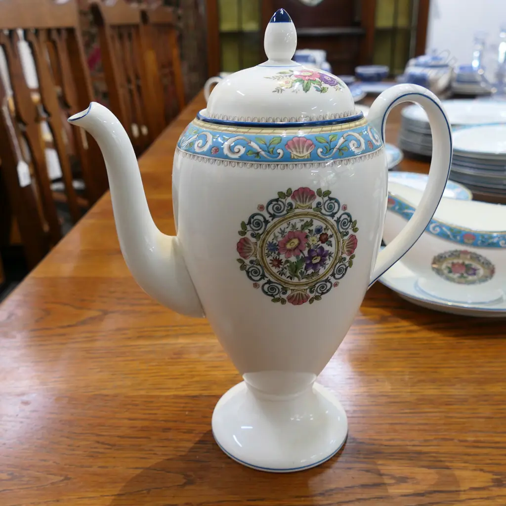 WEDGWOOD 'RUNNYMEDE' LG PART DINNER SERVICE,  APPROX 82PC Image 1++