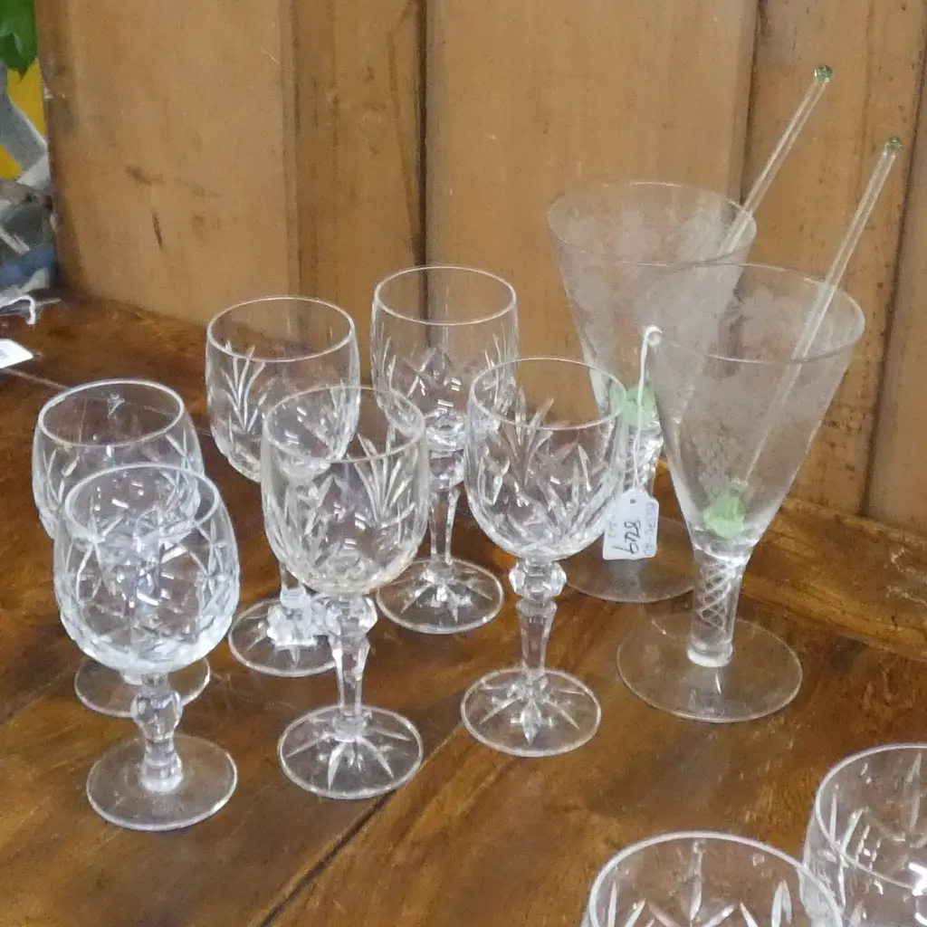 6 ASST CRYSTAL STEMMED WINE GLASSES (TALLEST 170MM) + 2 ETCHED COCKTAIL GLASSES (H. 190MM)  W GREEN GLASS STIRRERS  Image 1++