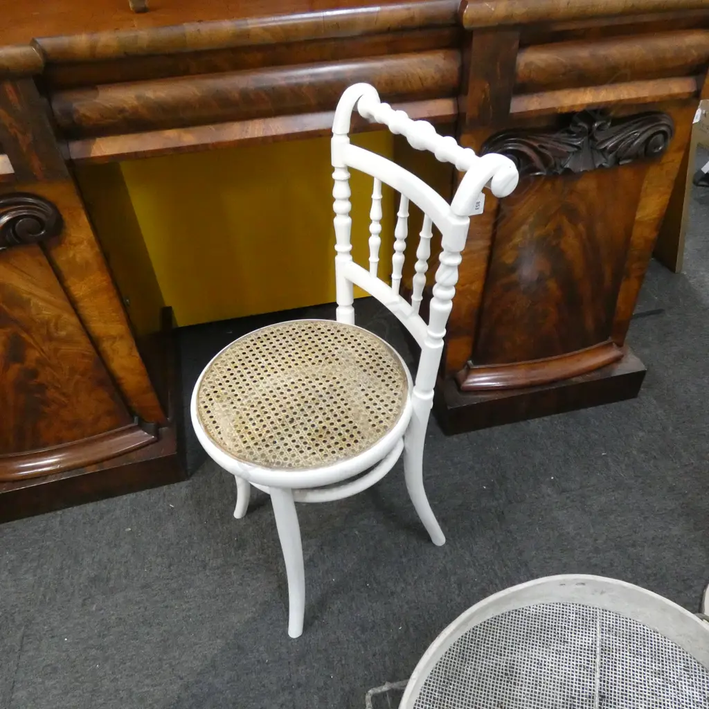 WHITE PAINTED BENTWOOD CHAIR Image 1++
