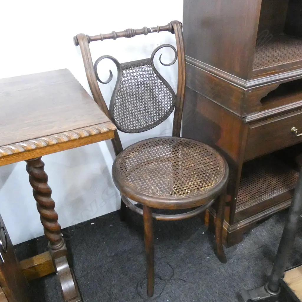 LYRE BACK BENTWOOD CHAIR Image 1++