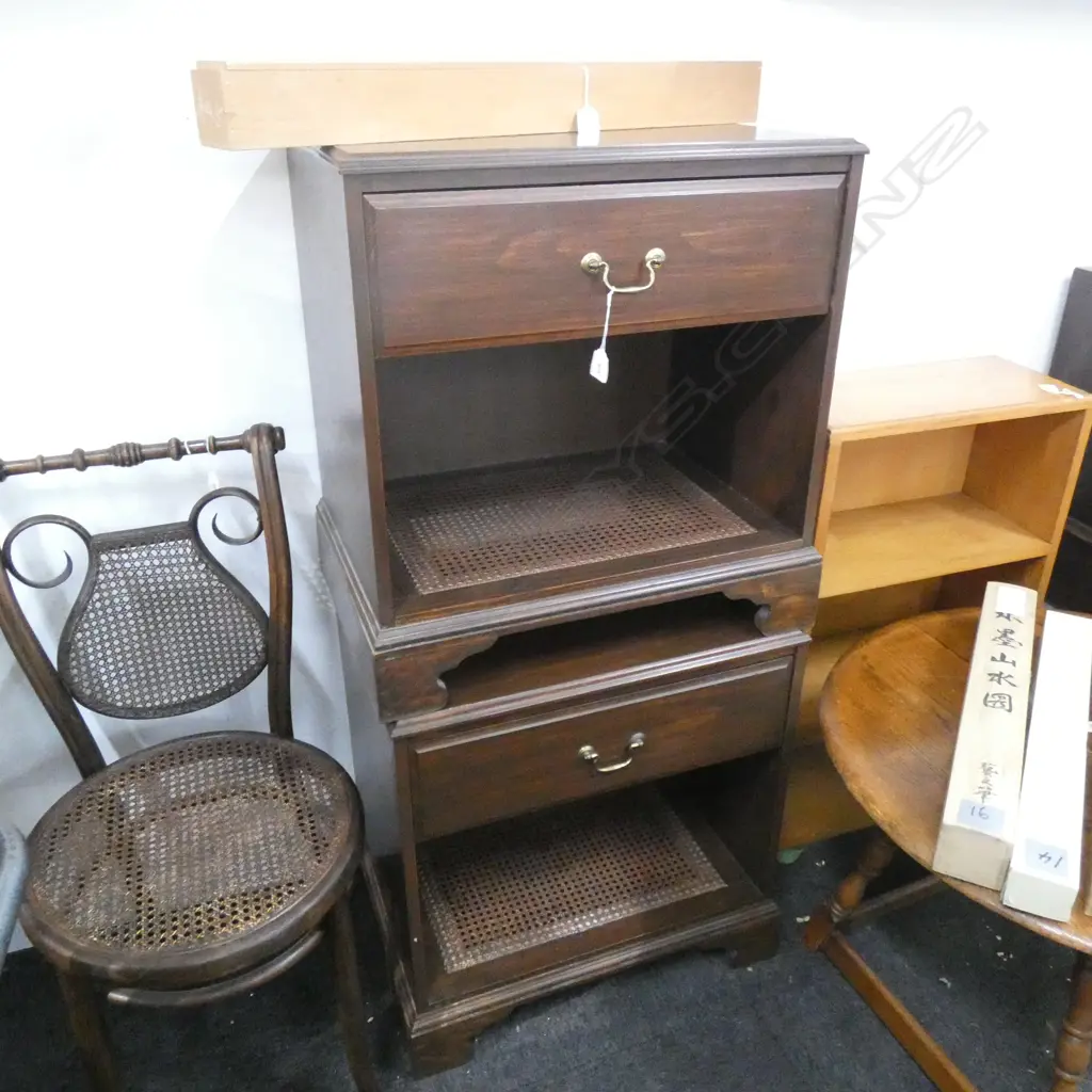 PR OF MAHOGANY STAINED BEDSIDE CABINETS W 620 MM Image 1++