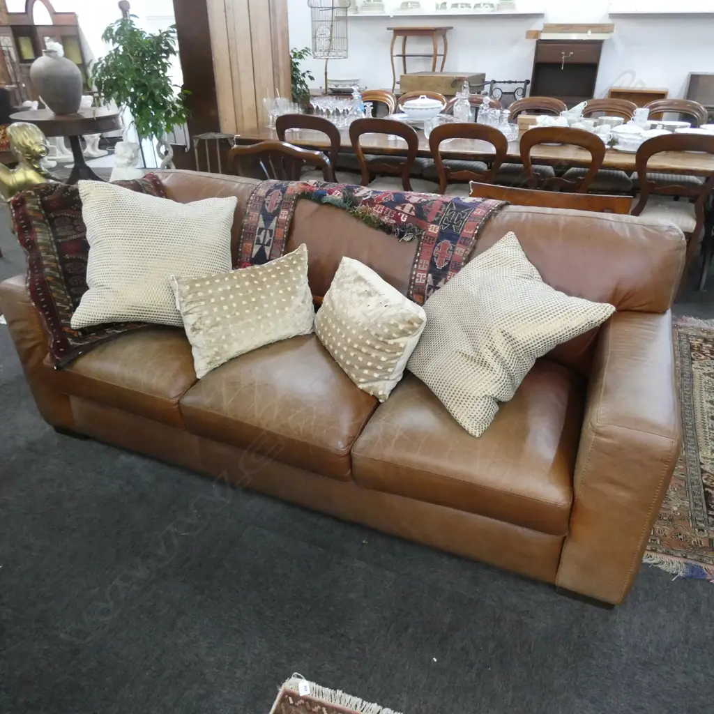 3 SEATER LEATHER SOFA... Image 1++