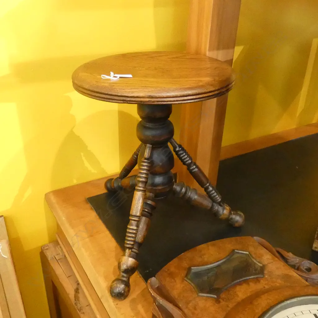 OAK PIANO STOOL DIA 350MM Image 1++