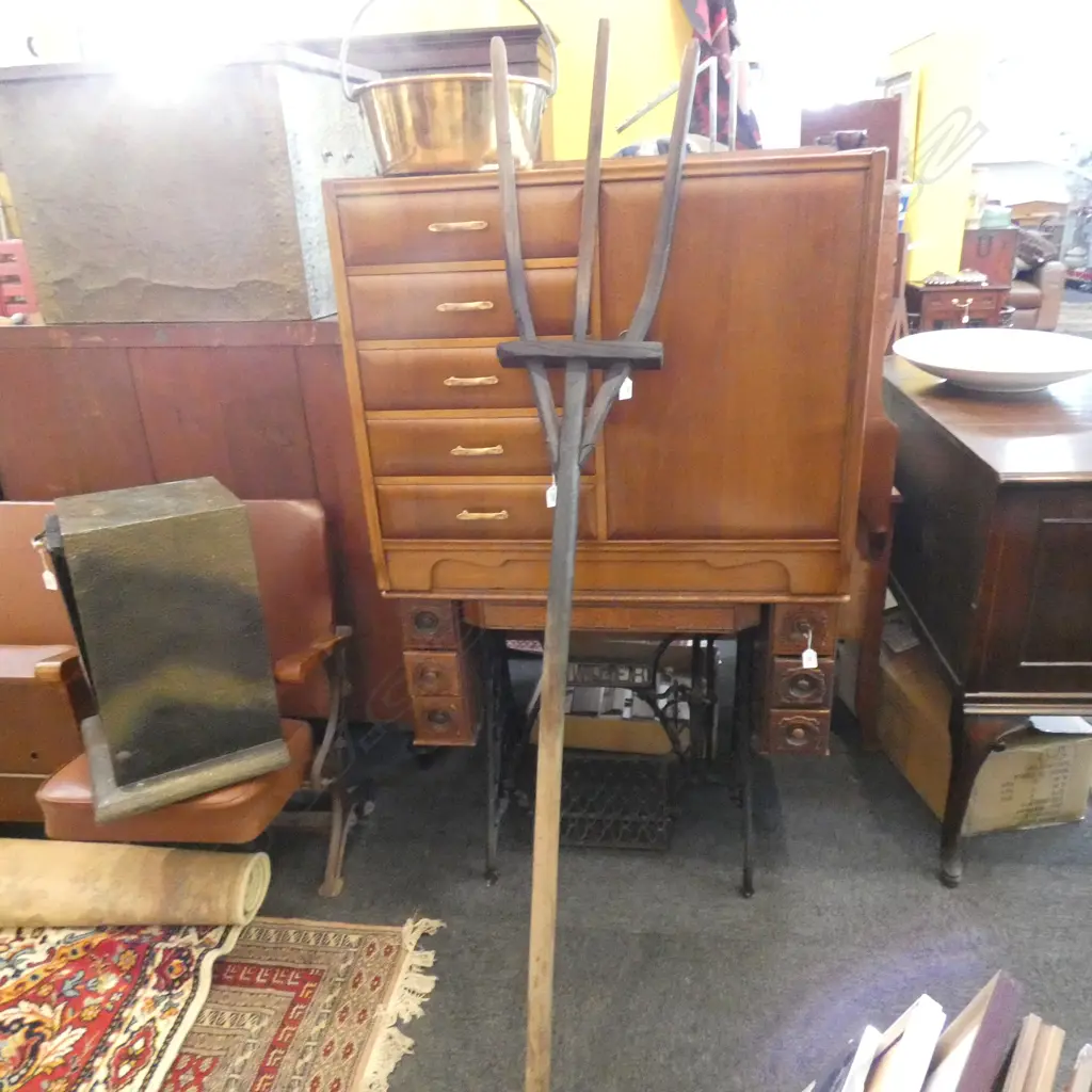 WOODEN PITCHFORK L.1800mm Image 1++