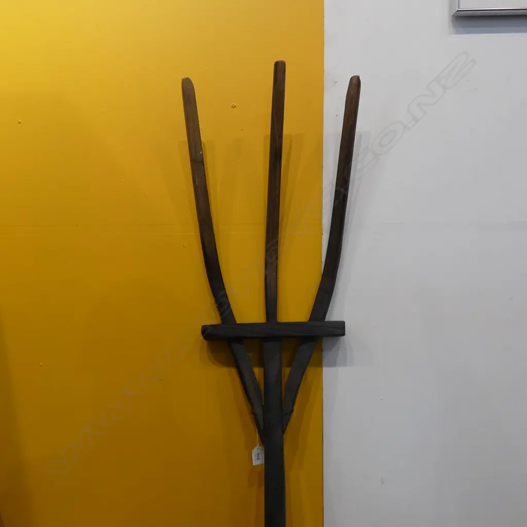 WOODEN PITCHFORK L.1800mm Image 1++