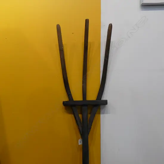 WOODEN PITCHFORK L.1800mm