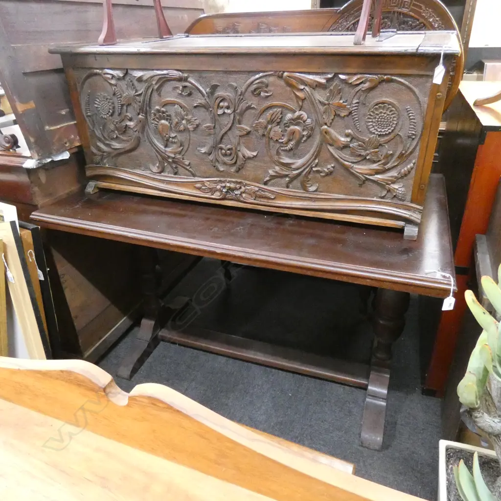 MAHOGANY TABLE w. SINGLE STRETCHER BASE... Image 1++